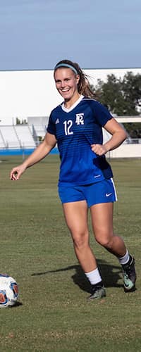 Maria Schmiedhofer playing soccer