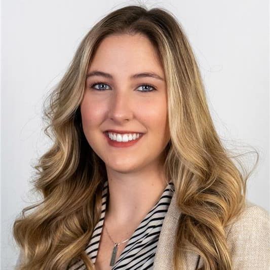 Ari Banfield Headshot